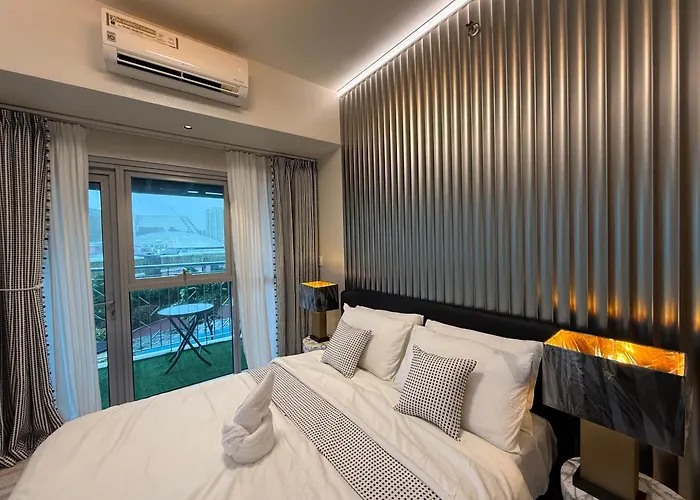 Luxury 2br Retreat Near Airports Moa Okada Manila