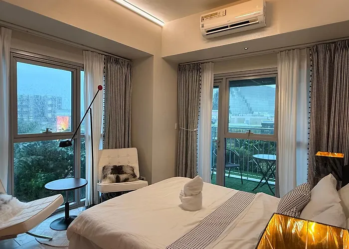 Luxury 2br Retreat Near Airports Moa Okada Apartment Manila