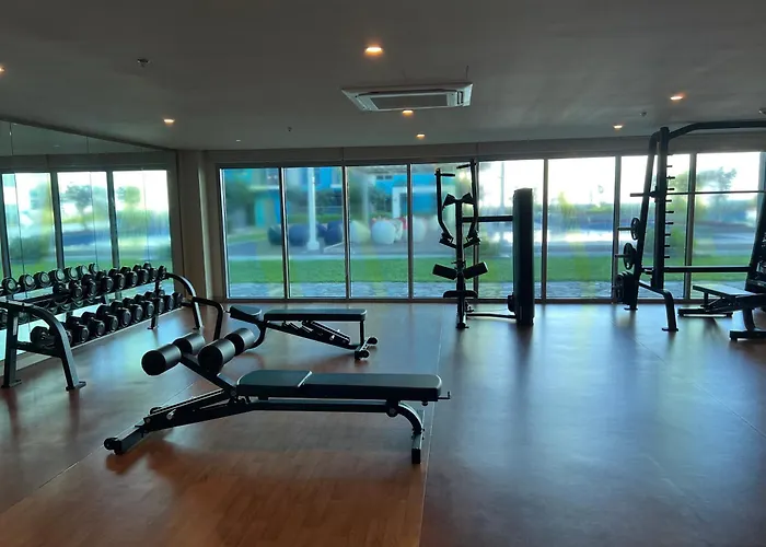 Luxury 2br Retreat Near Airports Moa Okada Manila
