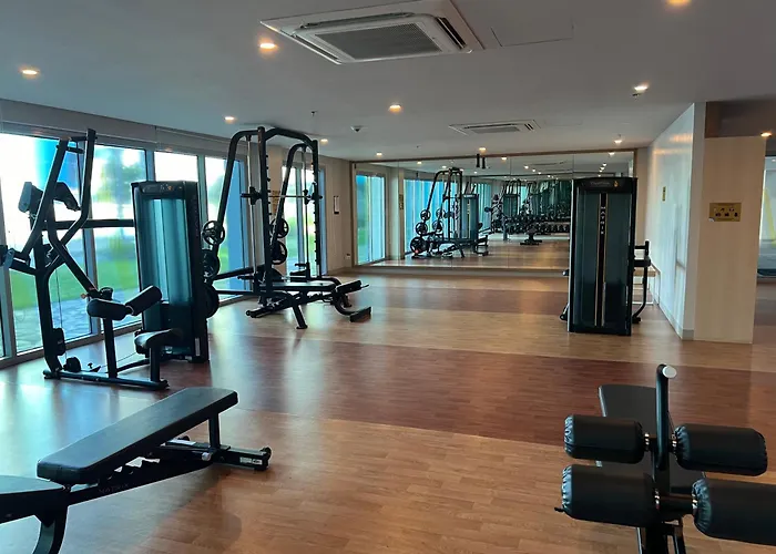 Luxury 2br Retreat Near Airports Moa Okada Manila