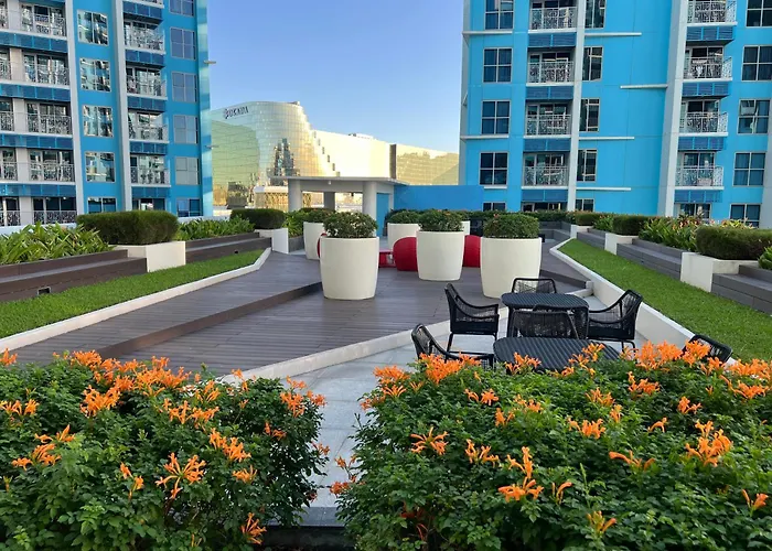 Luxury 2br Retreat Near Airports Moa Okada Manila